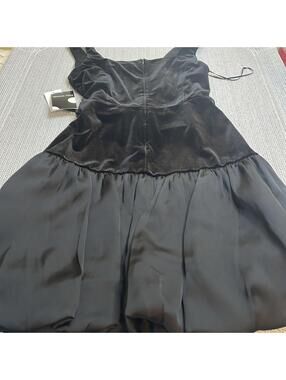 NWT Maison Tara Sleeveless Velvet Bodice Satin Puff Skirt Dress Size 10